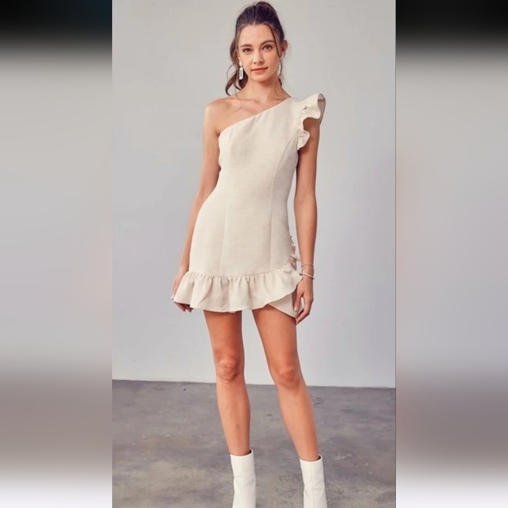 DO+BE One-Shoulder Ruffle Detail Mini Dress In Cream. Size Small NWT